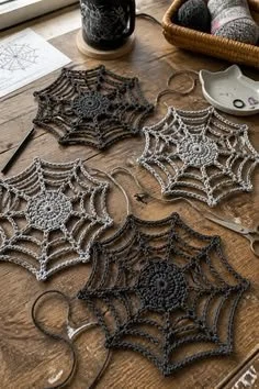 24 Einfache Halloween-Häkelideen mit Grundstichen für Anfänger