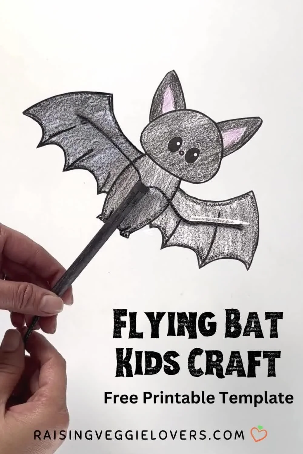 Fliegende Fledermaus Bastelidee mit kostenloser Druckvorlage